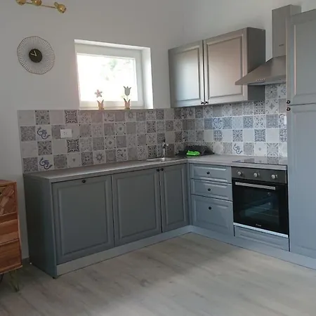 Irena Apartment Cres